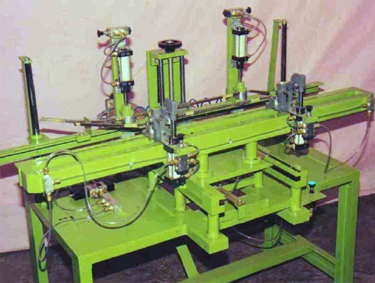 COIL FORMING MACHINE